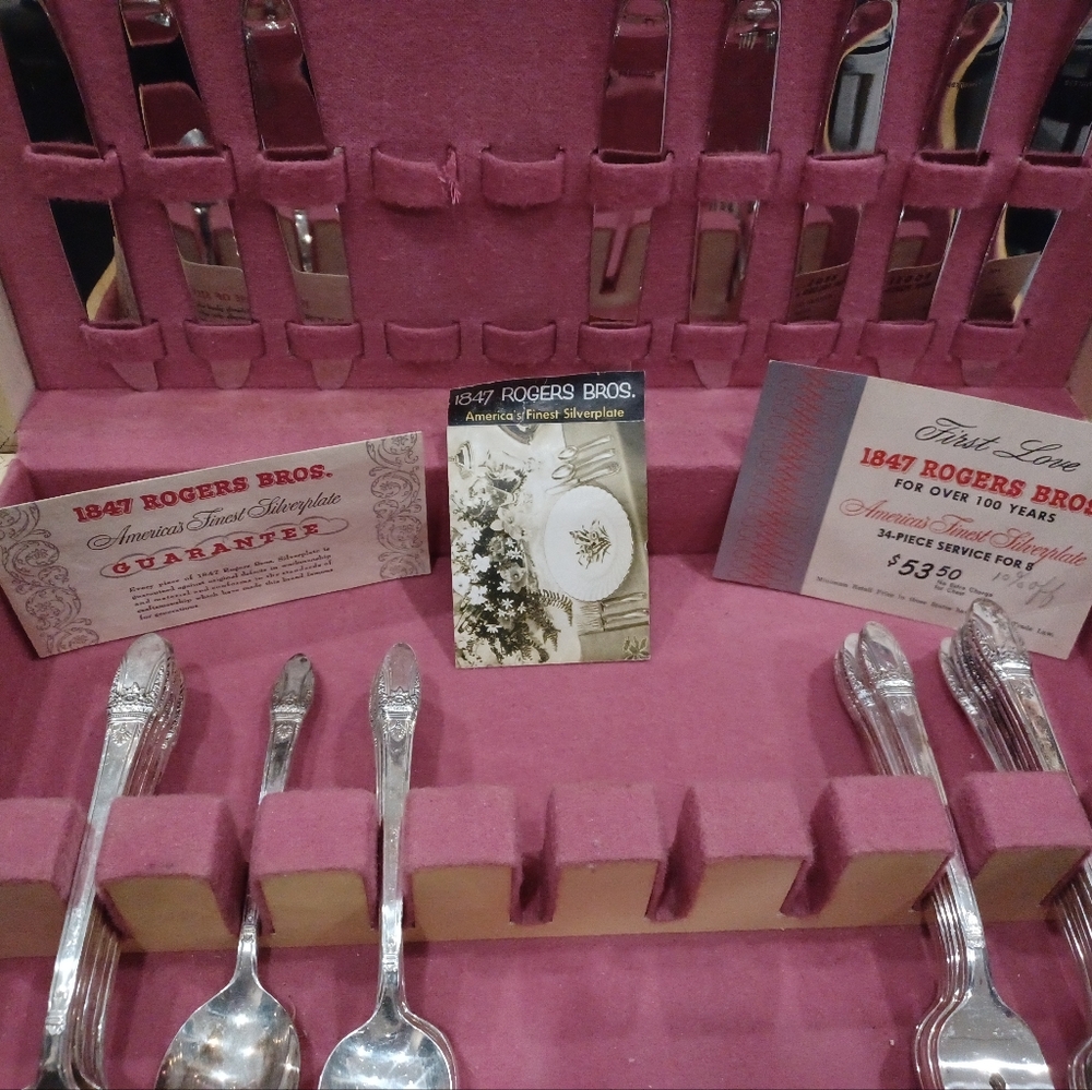 Rare Sought After Vintage Silverware 40 Piece Set In Original Box With Paperwork